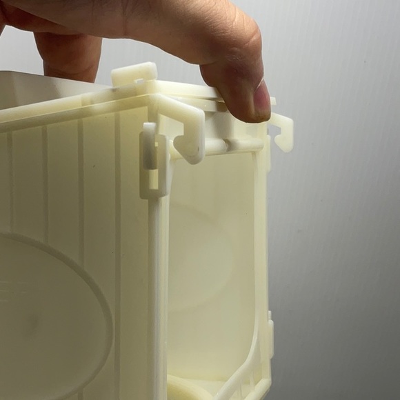 Canary’s bird nest hangs on outside of the door cage - Picture 4 of 8